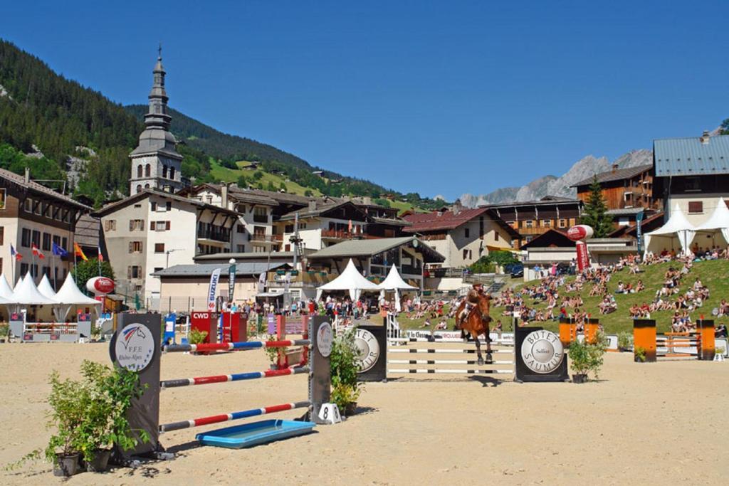 Hotel La Montagne La Clusaz Exteriör bild